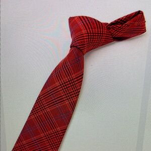 Elegant Red Checkered Tie
